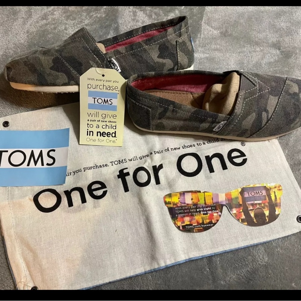 TOMS Men's Gray Camouflage Slip-Ons